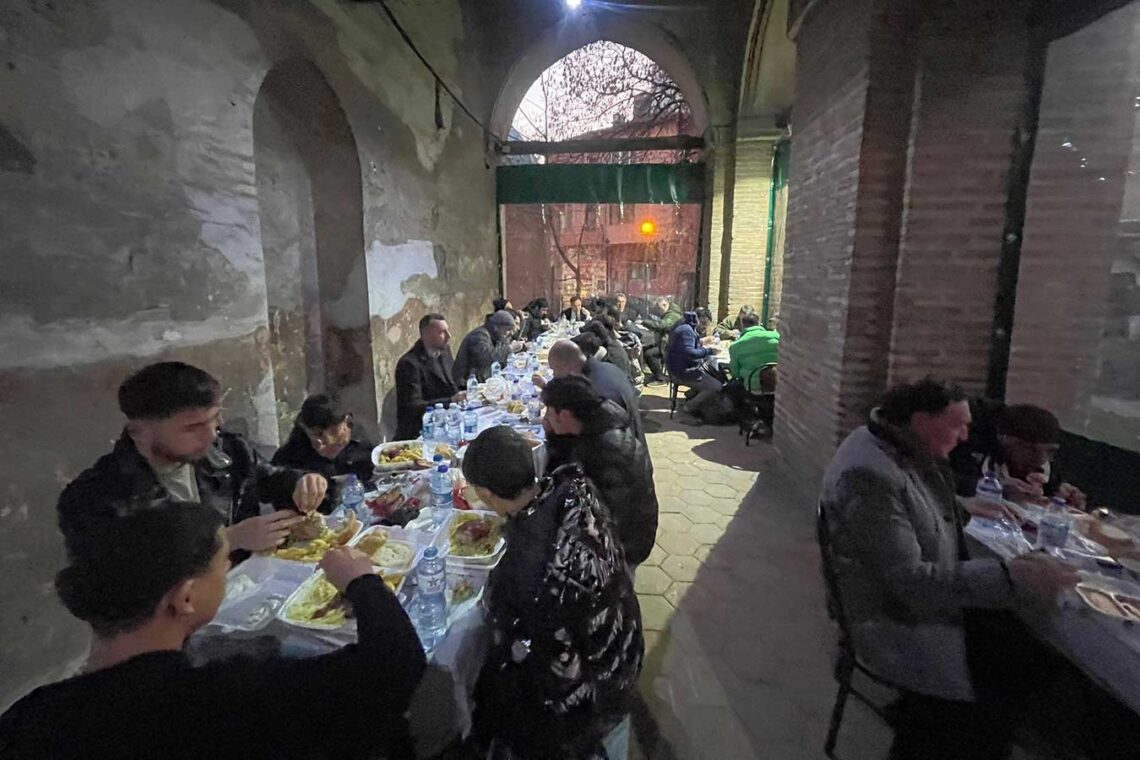 Filibe’de ilk toplu iftar yapıldı