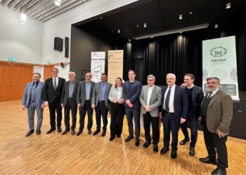 Alman bakan ve belediye başkanı Müslümanlarla iftar sofrasında